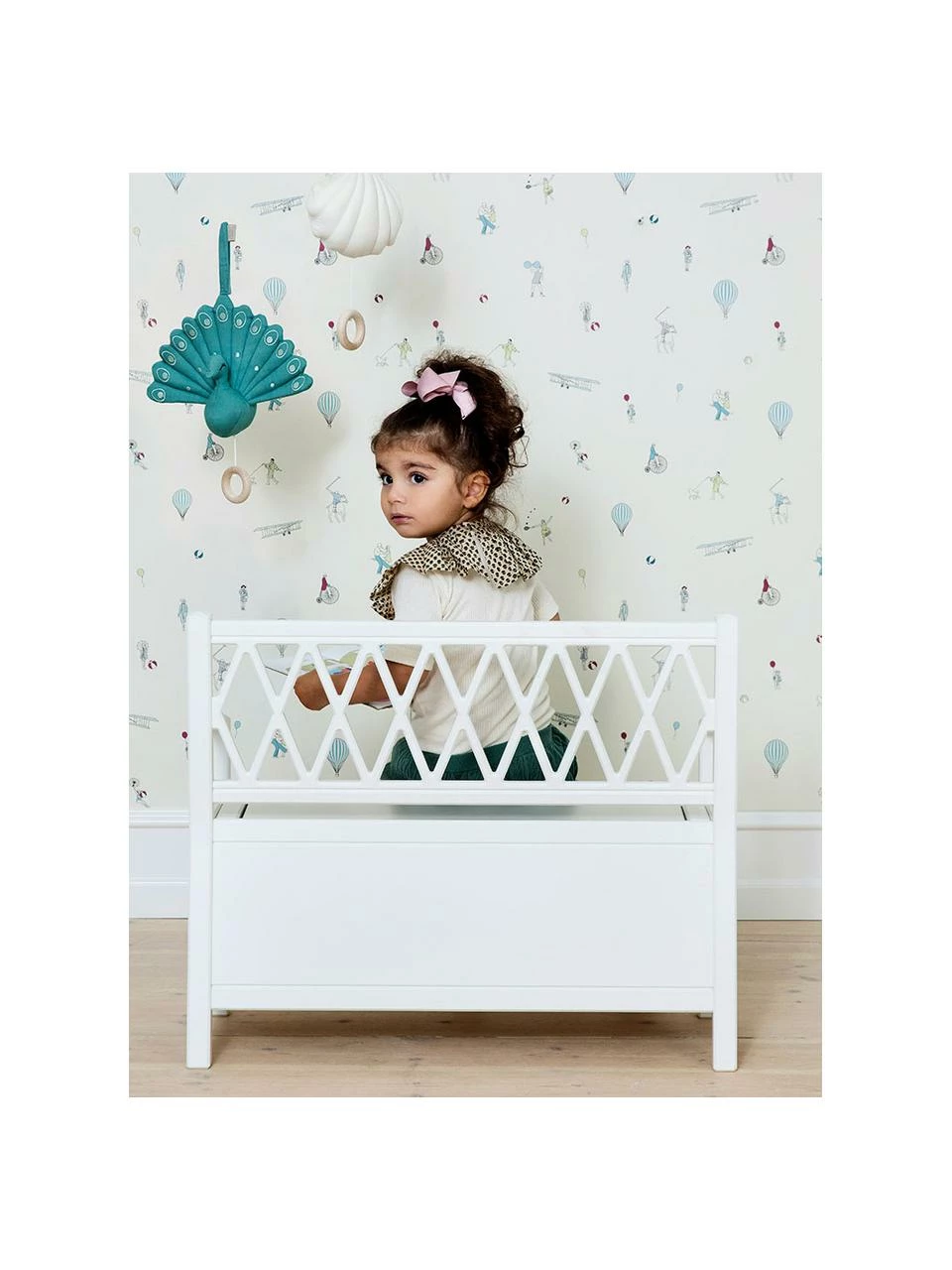 Cam Cam Copenhagen Banc en bois blanc avec rangement Harlequin, larg. 70 x haut. 58 cmSeulement 1 produit disponible 4 Cam Cam Copenhagen Banc en bois blanc avec rangement Harlequin, larg. 70 x haut. 58 cmSeulement 1 produit disponible – Image 2