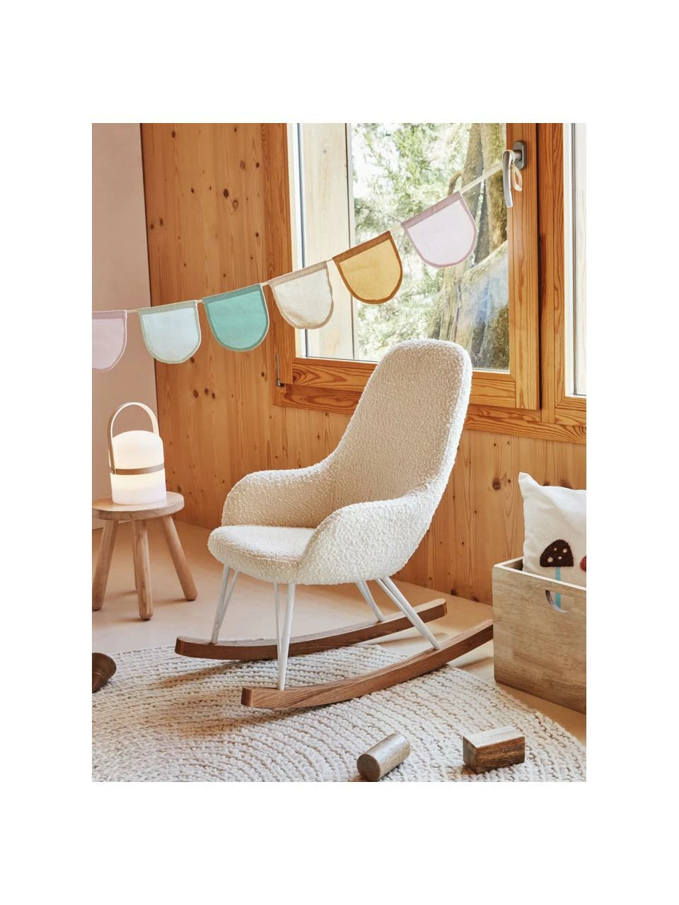 Fauteuil à bascule tissu bouclé Joey, larg. 43 x prof. 60 cmSeulement 1 produit disponible 4 Fauteuil à bascule tissu bouclé Joey, larg. 43 x prof. 60 cmSeulement 1 produit disponible – Image 2